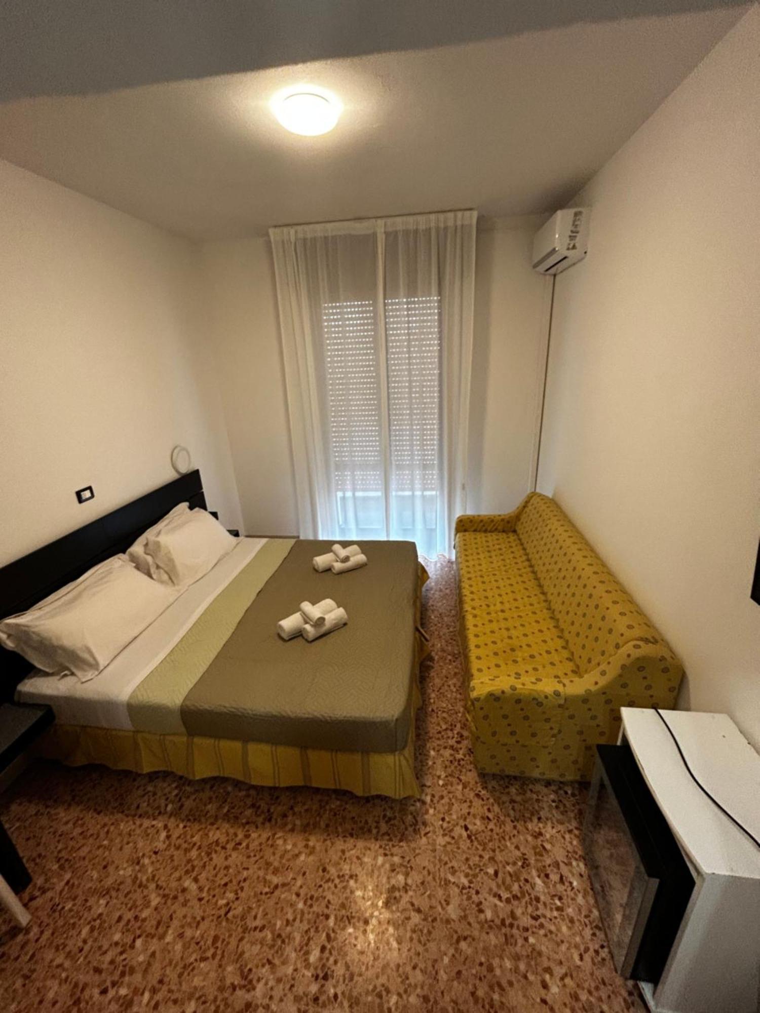 Hotel Perla Cesenatico Esterno foto