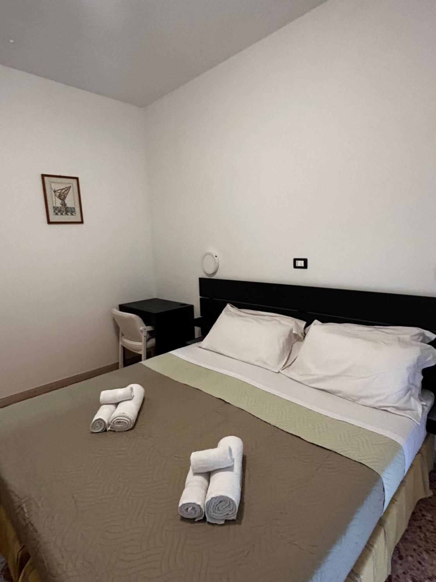 Hotel Perla Cesenatico Esterno foto