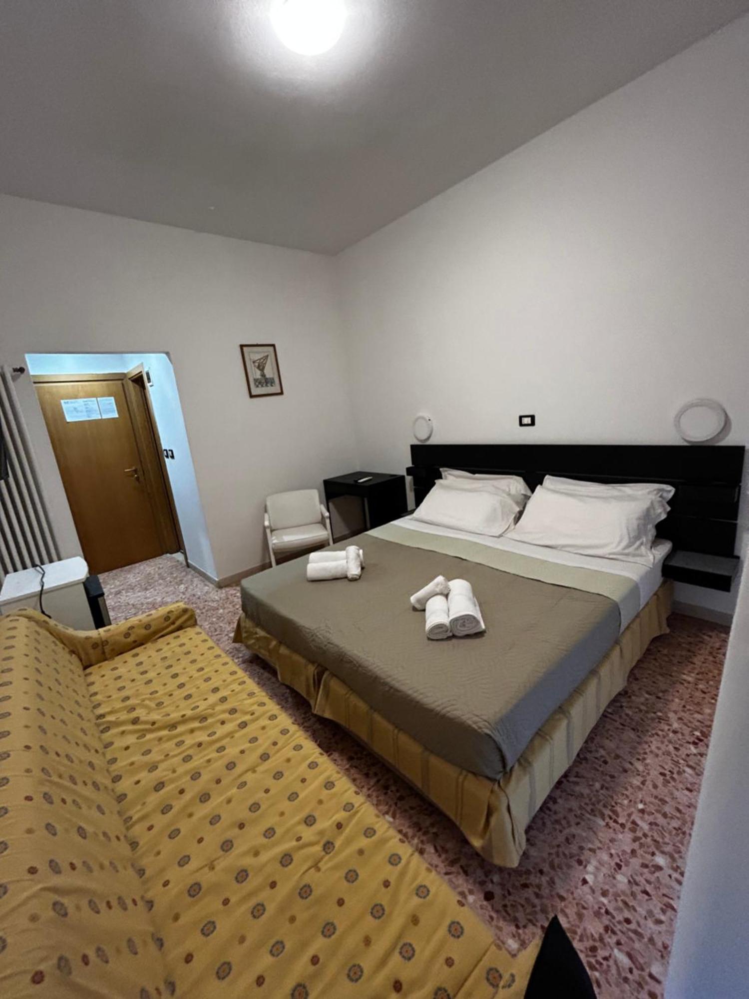 Hotel Perla Cesenatico Esterno foto