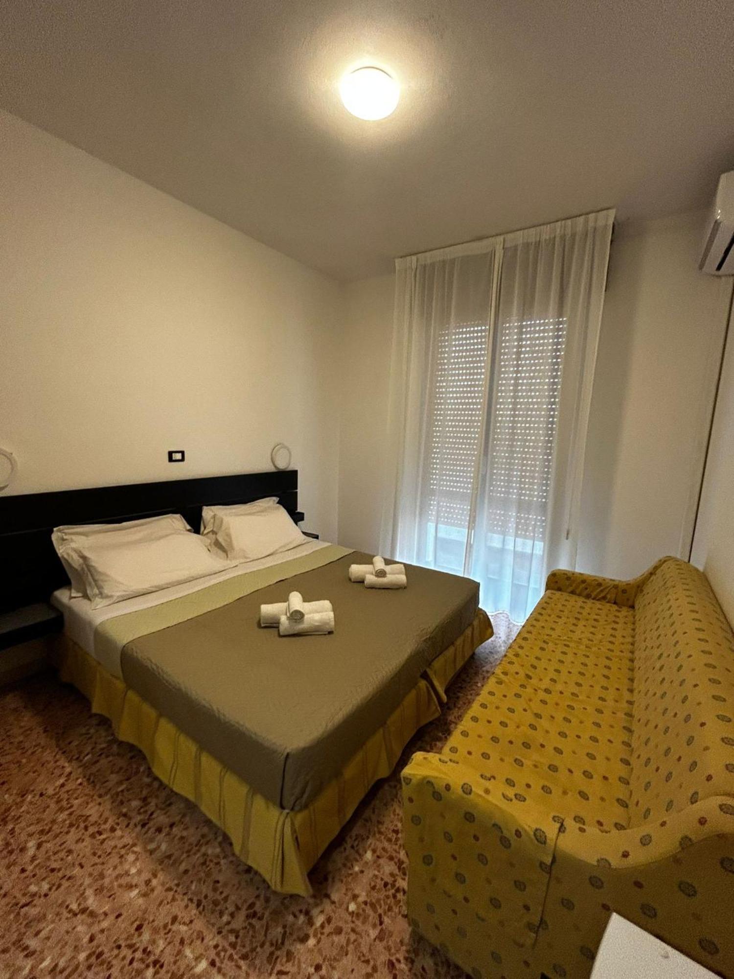 Hotel Perla Cesenatico Esterno foto